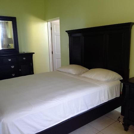 Abigail'S Sunflower Entire 2 Bedroom Apt Wesley Will Ngoại thất bức ảnh