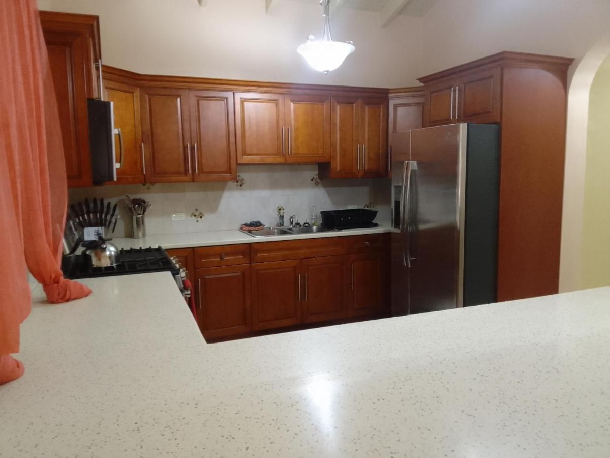 Abigail'S Sunflower Entire 2 Bedroom Apt Wesley Will Ngoại thất bức ảnh