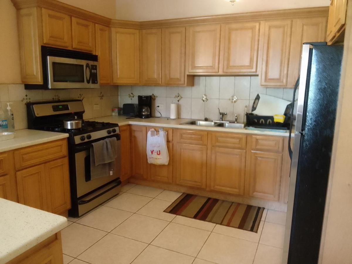 Abigail'S Sunflower Entire 2 Bedroom Apt Wesley Will Ngoại thất bức ảnh