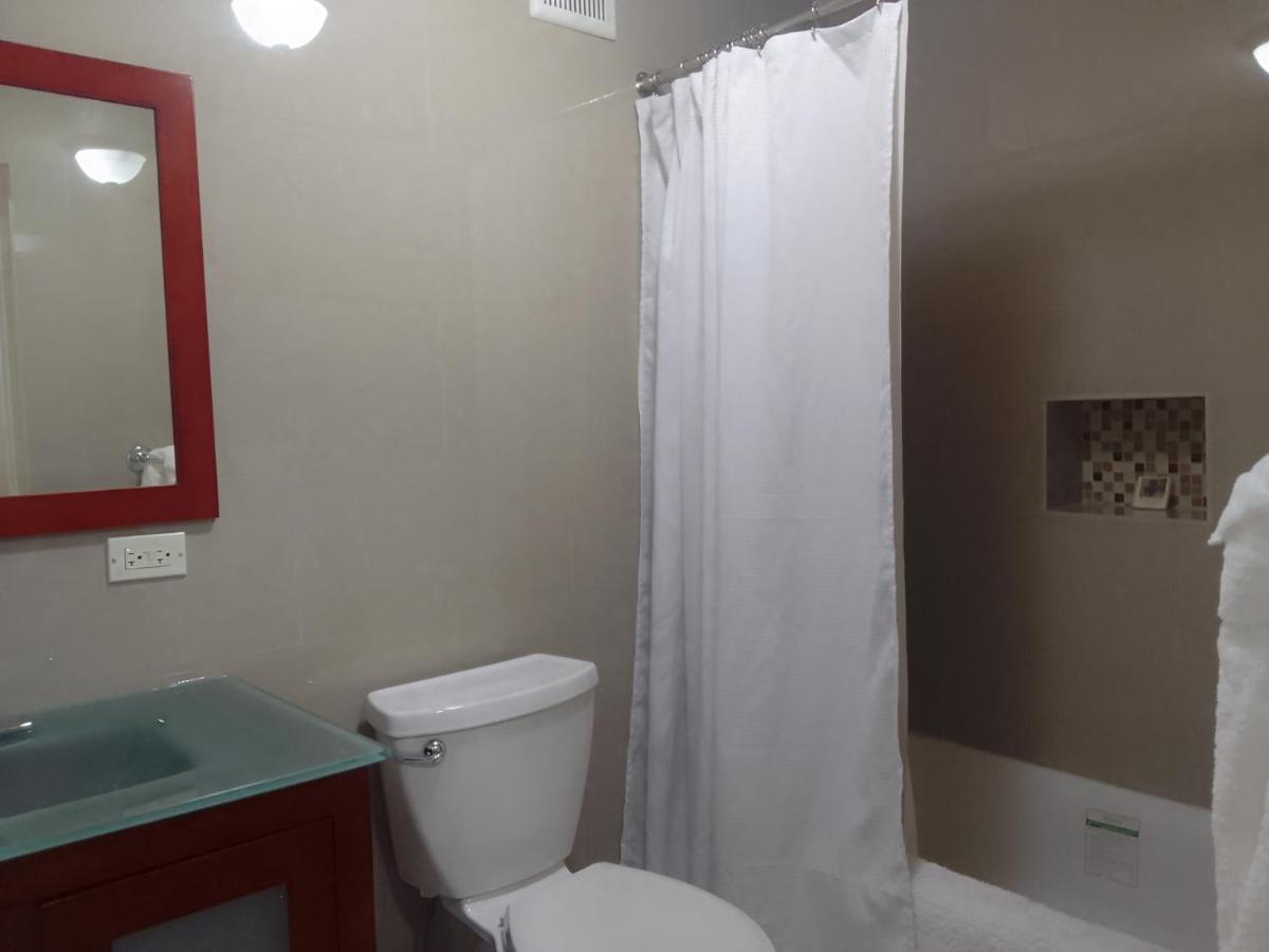 Abigail'S Sunflower Entire 2 Bedroom Apt Wesley Will Ngoại thất bức ảnh