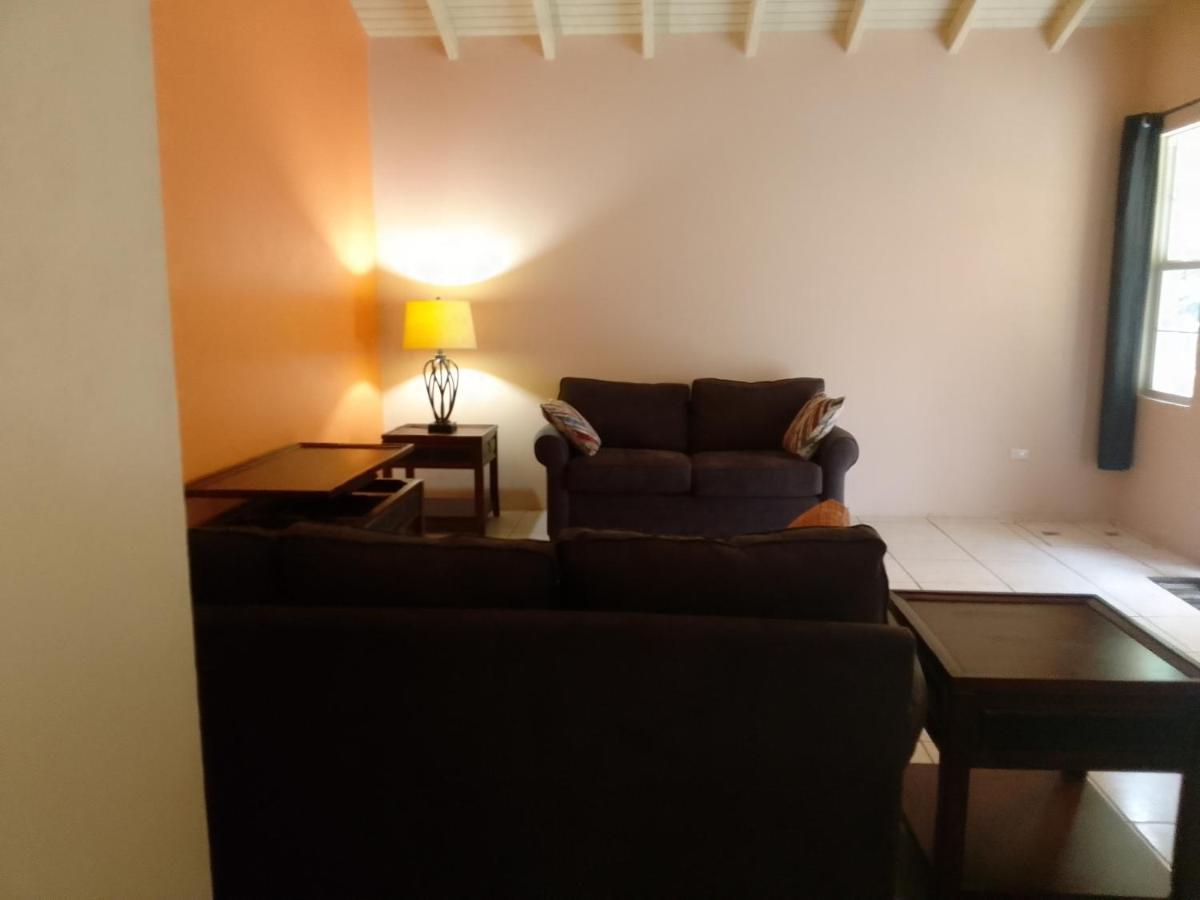 Abigail'S Sunflower Entire 2 Bedroom Apt Wesley Will Ngoại thất bức ảnh