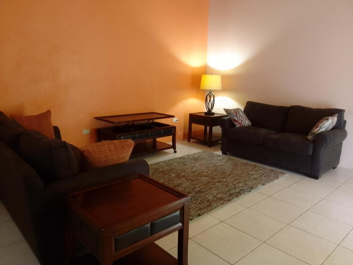 Abigail'S Sunflower Entire 2 Bedroom Apt Wesley Will Ngoại thất bức ảnh