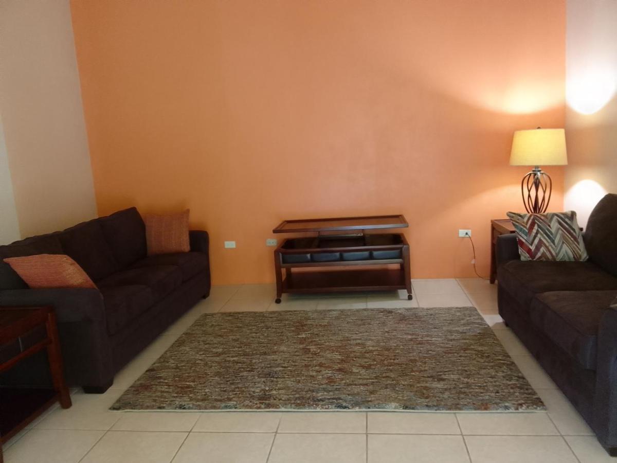 Abigail'S Sunflower Entire 2 Bedroom Apt Wesley Will Ngoại thất bức ảnh