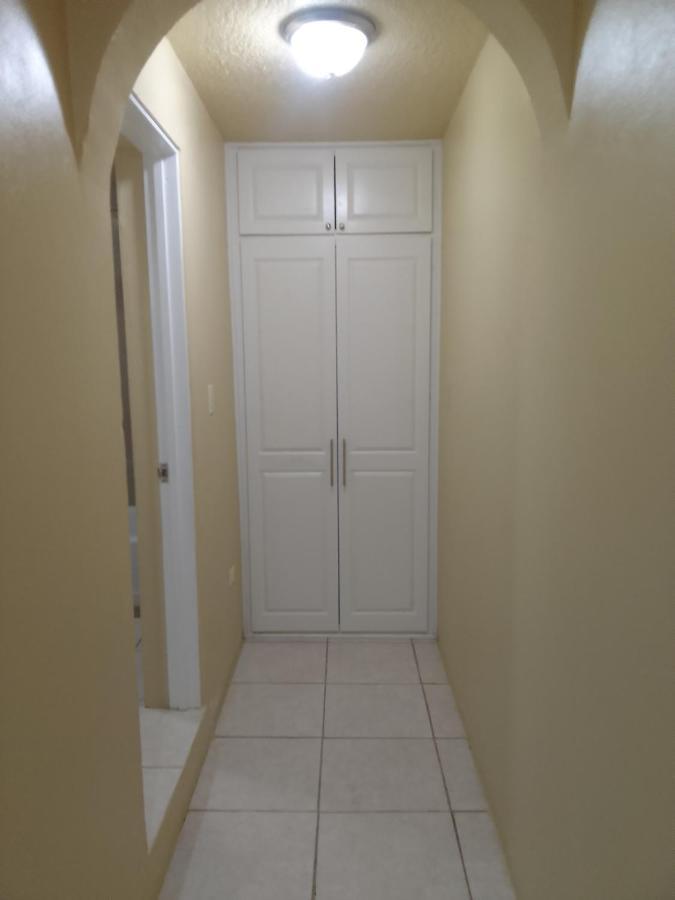 Abigail'S Sunflower Entire 2 Bedroom Apt Wesley Will Ngoại thất bức ảnh