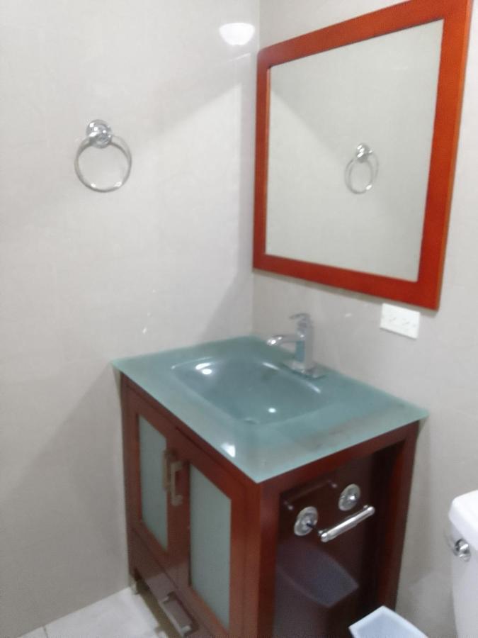 Abigail'S Sunflower Entire 2 Bedroom Apt Wesley Will Ngoại thất bức ảnh