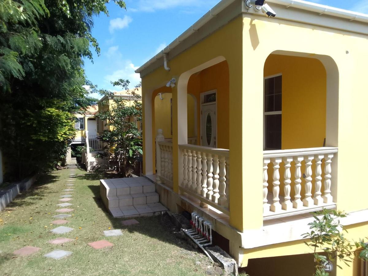 Abigail'S Sunflower Entire 2 Bedroom Apt Wesley Will Ngoại thất bức ảnh