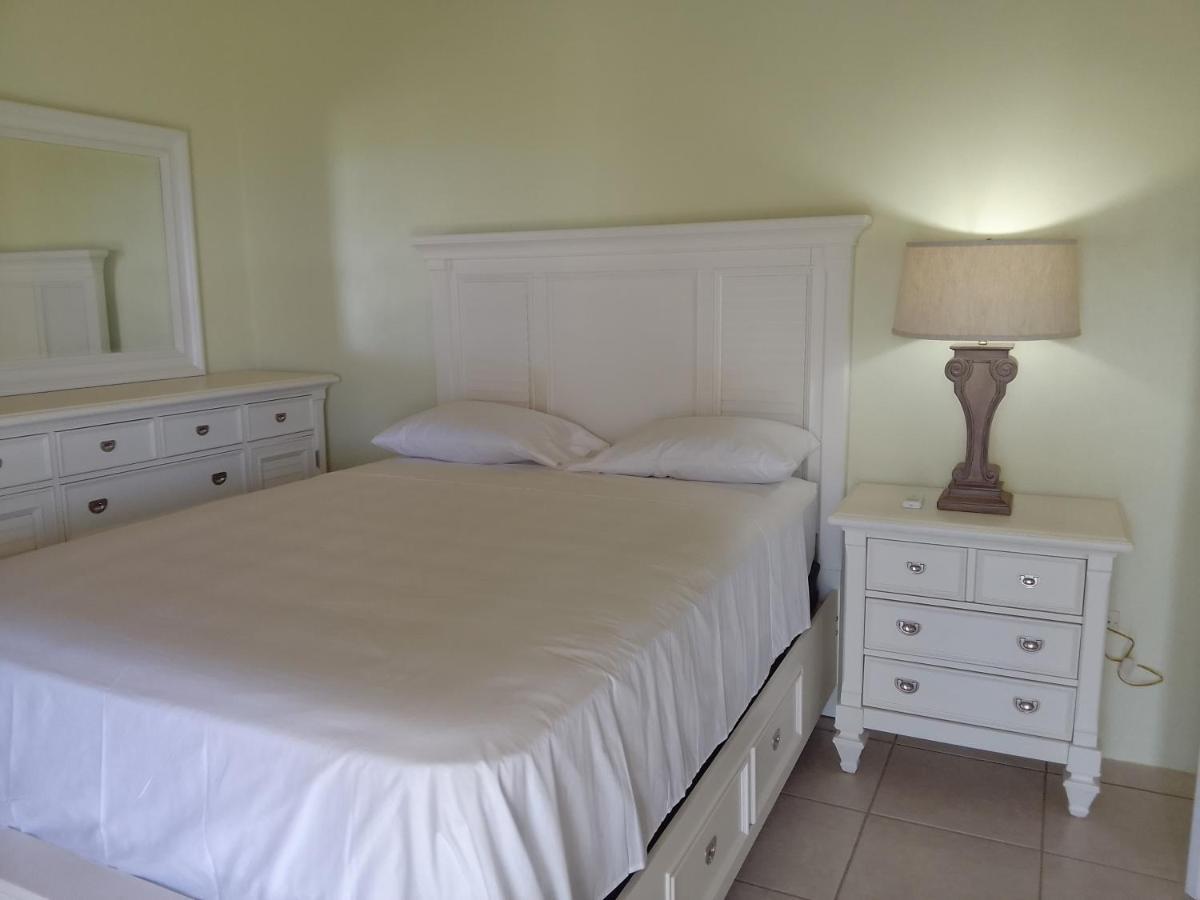 Abigail'S Sunflower Entire 2 Bedroom Apt Wesley Will Ngoại thất bức ảnh