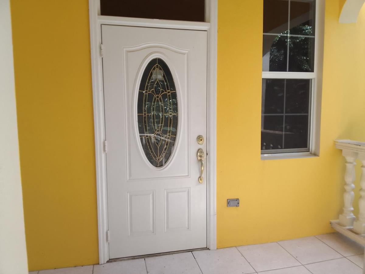 Abigail'S Sunflower Entire 2 Bedroom Apt Wesley Will Ngoại thất bức ảnh