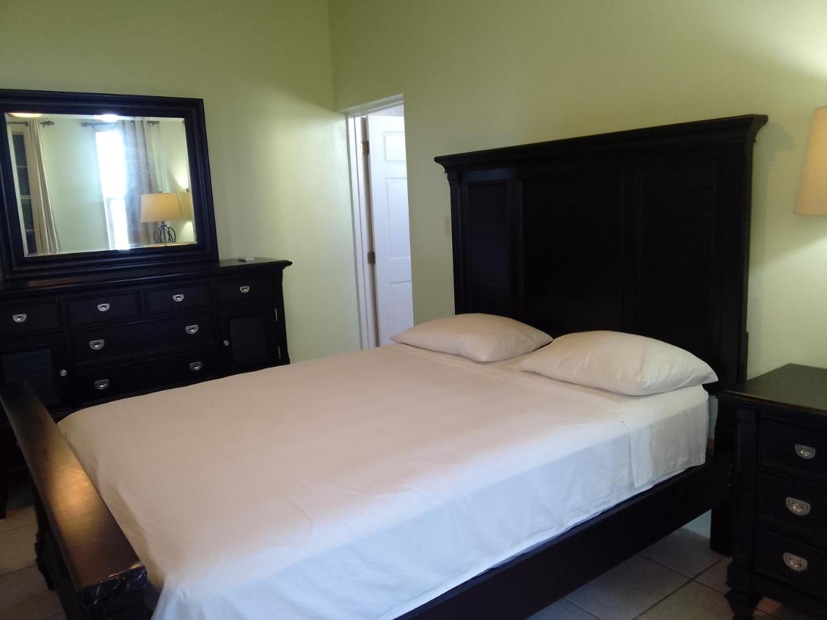 Abigail'S Sunflower Entire 2 Bedroom Apt Wesley Will Ngoại thất bức ảnh