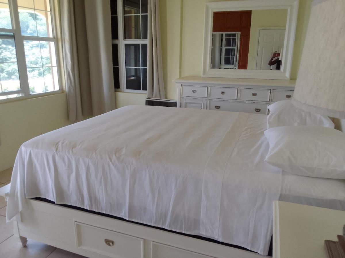 Abigail'S Sunflower Entire 2 Bedroom Apt Wesley Will Ngoại thất bức ảnh