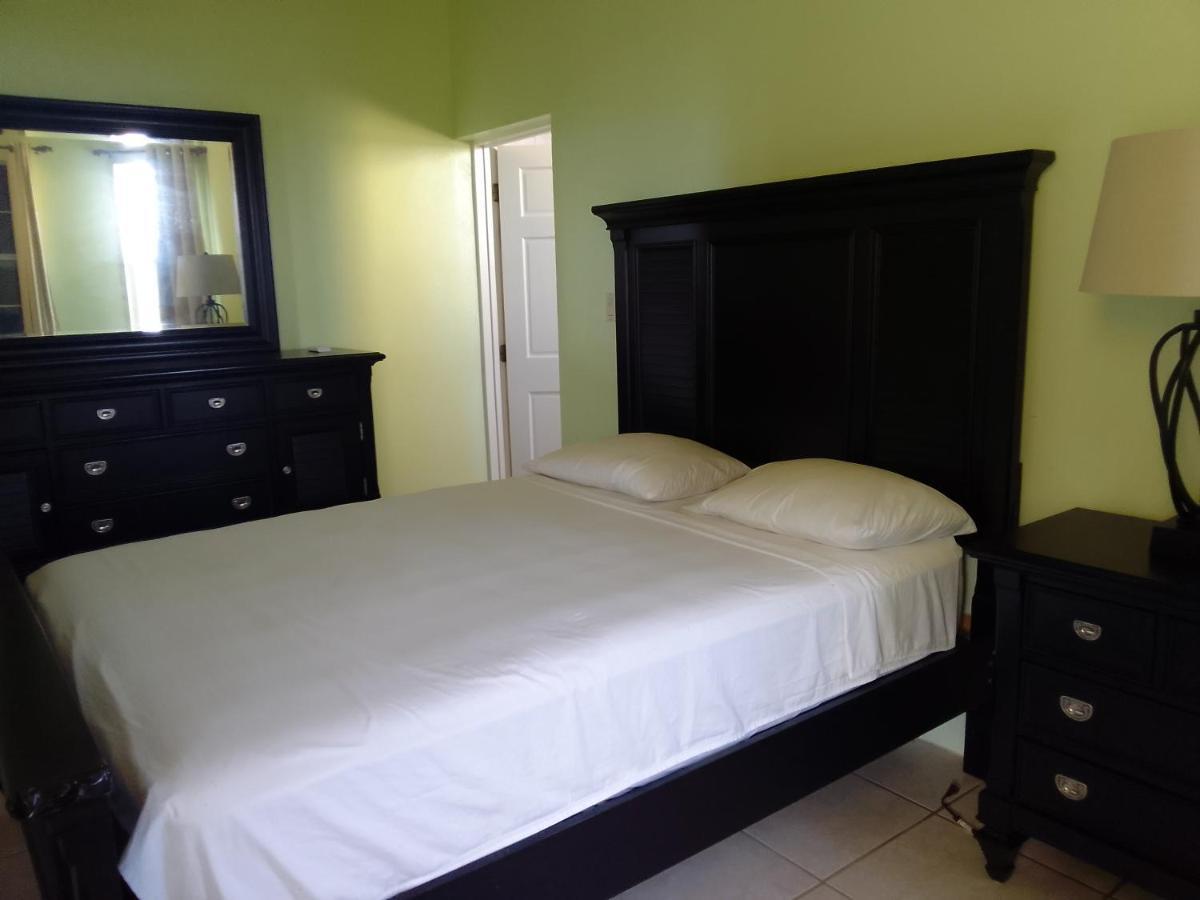 Abigail'S Sunflower Entire 2 Bedroom Apt Wesley Will Ngoại thất bức ảnh